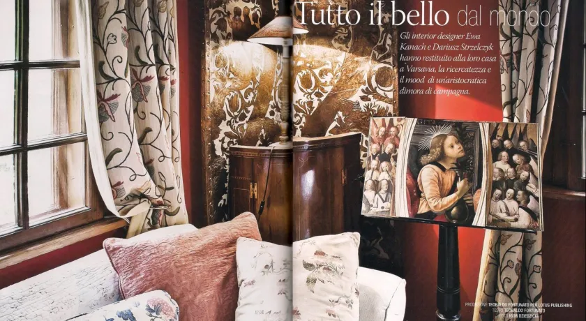 1 strona artykułu pt TUTTO IL BELLO DAL MONDO  z włoskiego magazynu wnętrzarskiego CASA CHIC opowiadającego o domu  zaprojektownanym przez  KANACH INTERORS
