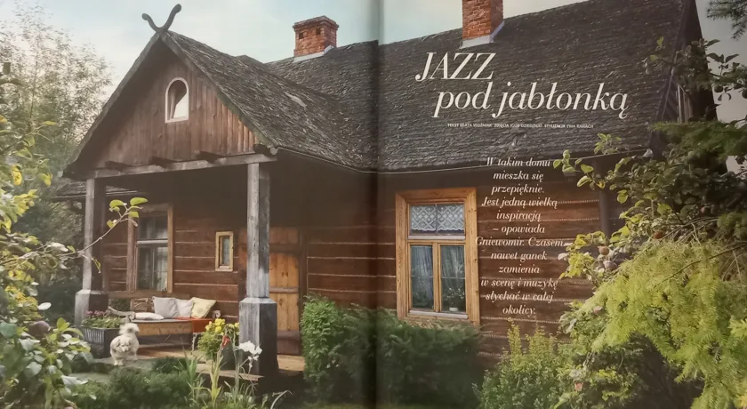 1 strona artykułu pt Jazz pod jabłonką, w magazynie wnętrzarskim Weranda Country, stylizacja - projektantka wnętrz Ewa Kanach (KANACH INTERIORS)