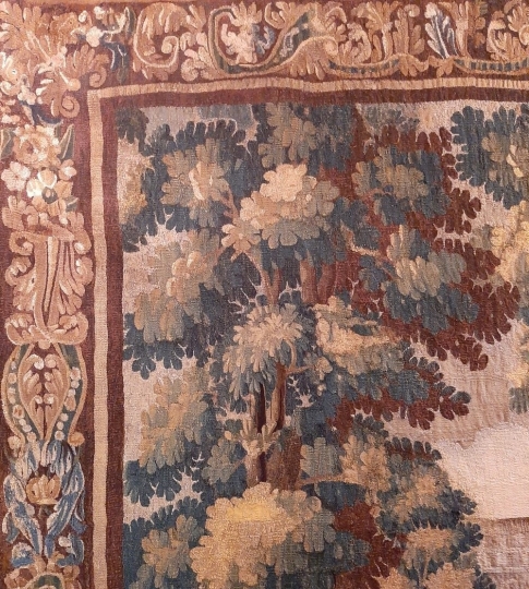 Naprawiony fragment XVIII-wiecznej tapiserii, konserwację wykonała Ewa Kanach