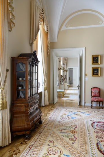 Pałac Prezydencki Krakowskie Przedmieście, Sala Jadalna, Projekt dywanu, projekt dekoracji okiennych,  projekt tapicerki meblowej, projekt wnętrz pałacowych, projektowanie wnętrz historycznych, Projektowanie wnętrz muzealnych, Projektowanie wnętrz klasycznych,