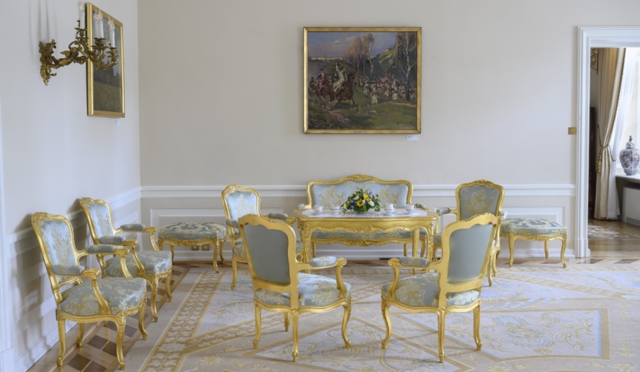 Pałac Prezydencki Krakowskie Przedmieście, Sala Biała, Projekt dywanu, projekt dekoracji okiennych,  projekt tapicerki meblowej, projekt wnętrz pałacowych, projektowanie wnętrz historycznych, Projektowanie wnętrz muzealnych, Projektowanie wnętrz klasycznych,