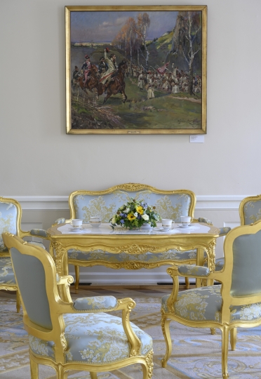 Pałac Prezydencki Krakowskie Przedmieście, Sala Biała, Projekt dywanu, projekt dekoracji okiennych,  projekt tapicerki meblowej, projekt wnętrz pałacowych, projektowanie wnętrz historycznych, Projektowanie wnętrz muzealnych, Projektowanie wnętrz klasycznych,