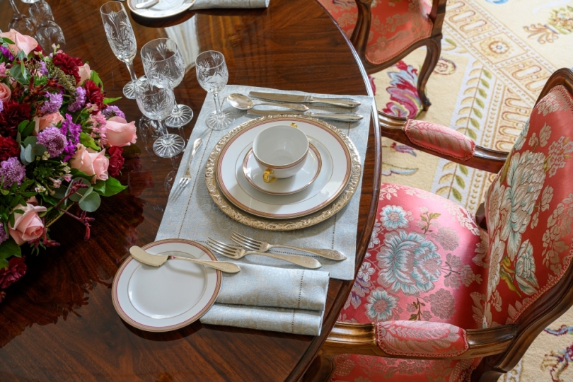 Pałac Prezydencki Krakowskie Przedmieście, Sala Jadalna, projekt dekoracji stołu, projekt tapicerki meblowej, projekt wnętrz pałacowych, projektowanie wnętrz historycznych, Projektowanie wnętrz muzealnych, Projektowanie wnętrz klasycznych,