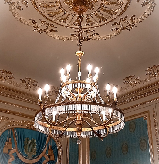 Pałac Karola Poznańskiego w Łodzi, wykonany według projektu żyrandol, projektowanie historycznego oświetlenia, projektowanie i wykonanie historycznych żyrandoli na zamówienie
