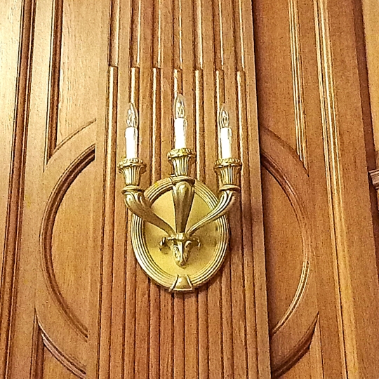 Pałac Karola Poznańskiego w Łodzi, wykonany według projektu kinkiet, projektowanie historycznego oświetlenia, projektowanie i wykonanie historycznych żyrandoli i kinkietów na zamówienie