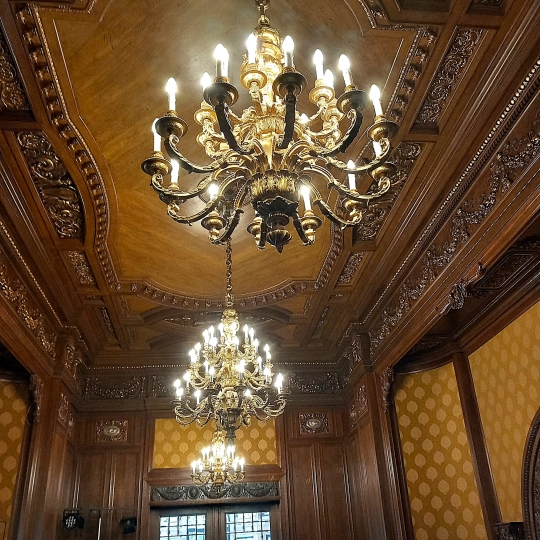 Pałac Karola Poznańskiego w Łodzi, wykonany według projektu żyrandol, projektowanie historycznego oświetlenia, projektowanie i wykonanie historycznych żyrandoli na zamówienie