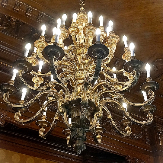 Pałac Karola Poznańskiego w Łodzi, wykonany według projektu żyrandol, projektowanie historycznego oświetlenia, projektowanie i wykonanie historycznych żyrandoli na zamówienie