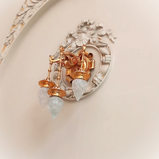 Pałac Karola Poznańskiego w Łodzi, wykonany według projektu kinkiet, projektowanie historycznego oświetlenia, projektowanie i wykonanie historycznych żyrandoli i kinkietów na zamówienie