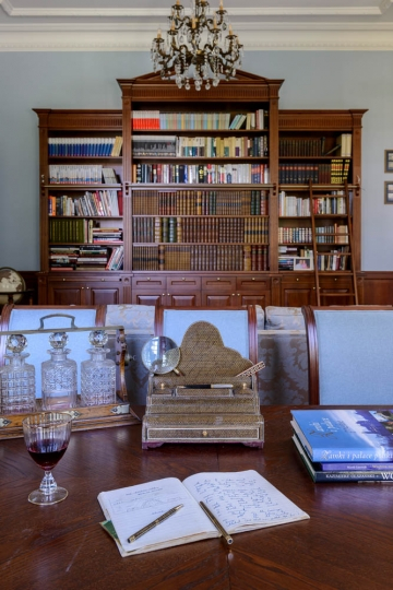 Pałac w Drulitach. Biblioteka, mebel biblioteczny wykonany na zamówienie   Projekt wnętrza Ewa Kanach