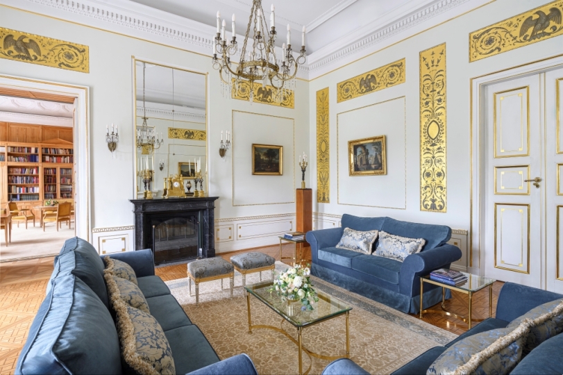 Pałac Prezydencki Krakowskie Przedmieście, Pokój Wypoczynkowy, projekt dekoracyjnych poduszek na sofy, projekt wnętrz pałacowych, projektowanie wnętrz historycznych, Projektowanie wnętrz muzealnych, Projektowanie wnętrz klasycznych,