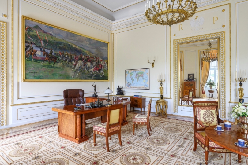 Pałac Prezydencki Krakowskie Przedmieście, Gabinet Prezydenta Rzeczypospolitej Polskiej, Projekt dywanu, Projekt dekoracji okiennych, Projektowanie wnętrz pałacowych, Projektowanie wnętrz historycznych, Projektowanie wnętrz muzealnych, Projektowanie wnętrz klasycznych ,
