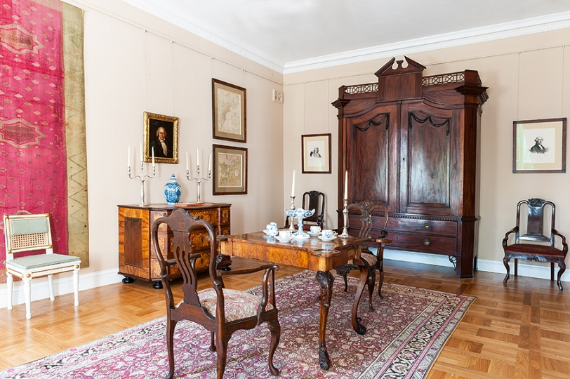 Salon Juliana Ursyna Niemcewicza. Kolekcja antycznych mebli grafik i tkanin. Projekt wnętrza KANACH INTERIORS