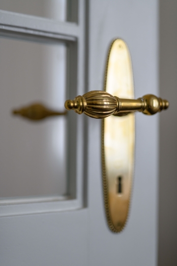 Mosiężne klamki odlewane ręcznie na zamówienie, klasyczne drzwi