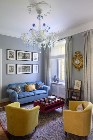 Apartament w stylu klasycznym w starej kamienicy, przedwojenna sztukateria, stare parkiety dębowe, dywany ręcznie tkane, dywany antyczne, drzeworyty japońskie, projektowanie wnętrz stylowych,projektowanie wnętrz klasycznych