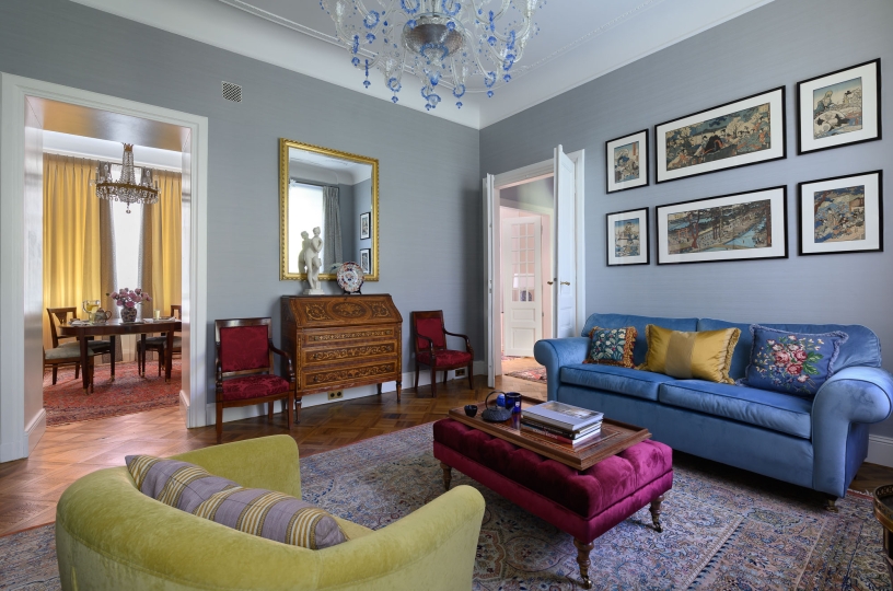 Apartament w stylu klasycznym w starej kamienicy, przedwojenna sztukateria, stare parkiety dębowe, dywany ręcznie tkane, dywany antyczne, drzeworyty japońskie, projektowanie wnętrz stylowych,projektowanie wnętrz klasycznych