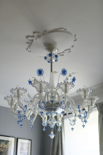 Żyrandol z Murano, sztukateria gipsowa, przedwojenna, Apartament w stylu klasycznym w starej kamienicy