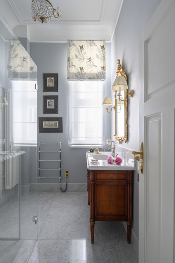 Łazienka w stylu klasycznym, łazienka marmurowa, Łazienka w marmurze carrara, projektowanie łazienek w stylu klasycznym, Apartament w stylu klasycznym,