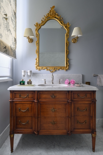 Łazienka w stylu klasycznym, łazienka marmurowa, Łazienka w marmurze carrara, projektowanie łazienek w stylu klasycznym, Apartament w stylu klasycznym,