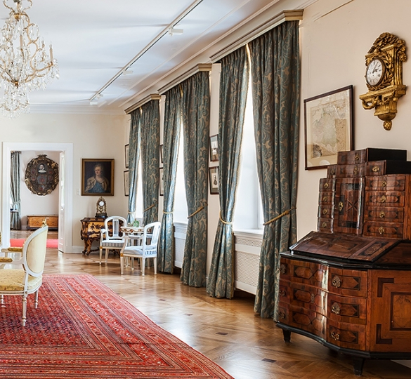 Zasłony w Sali Głównej Muzeum w Warce. Projekt KANACH INTERIORS