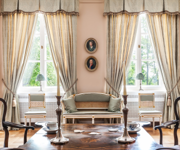 Salon Juliana Ursyna Niemcewicza. Kolekcja antycznych mebli grafik i tkanin. Projekt wnętrza KANACH INTERIORS