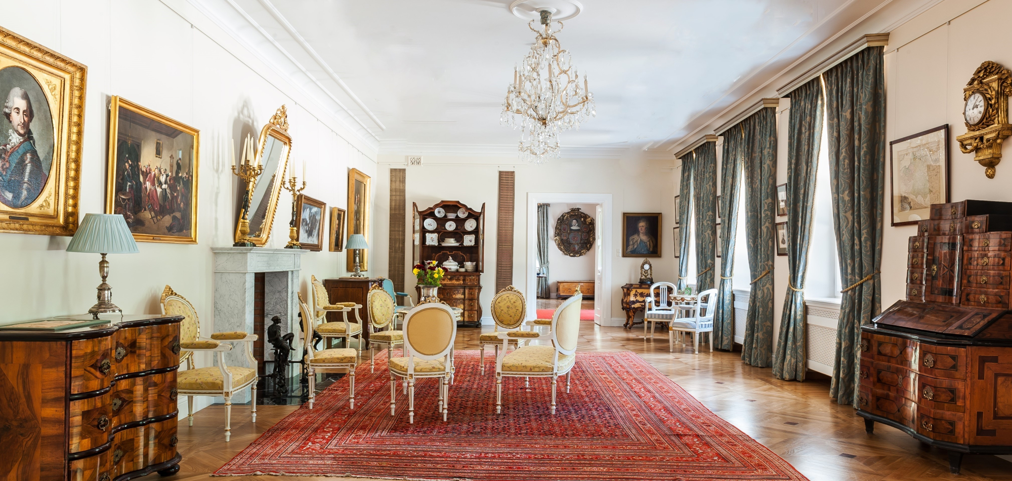 Muzeum w Warce, projektowanie wnętrz muzealnych, projektowanie wnętrz historycznych, konserwacja mebli i dzieł sztuki, projektowanie stylowych dekoracji okiennych,  projektowanie wnętrz stylowych, projektowanie wnętrz klasycznych, projektowanie wnętrz ponadczasowych